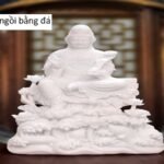 Tượng Quan Âm ngồi bằng đá